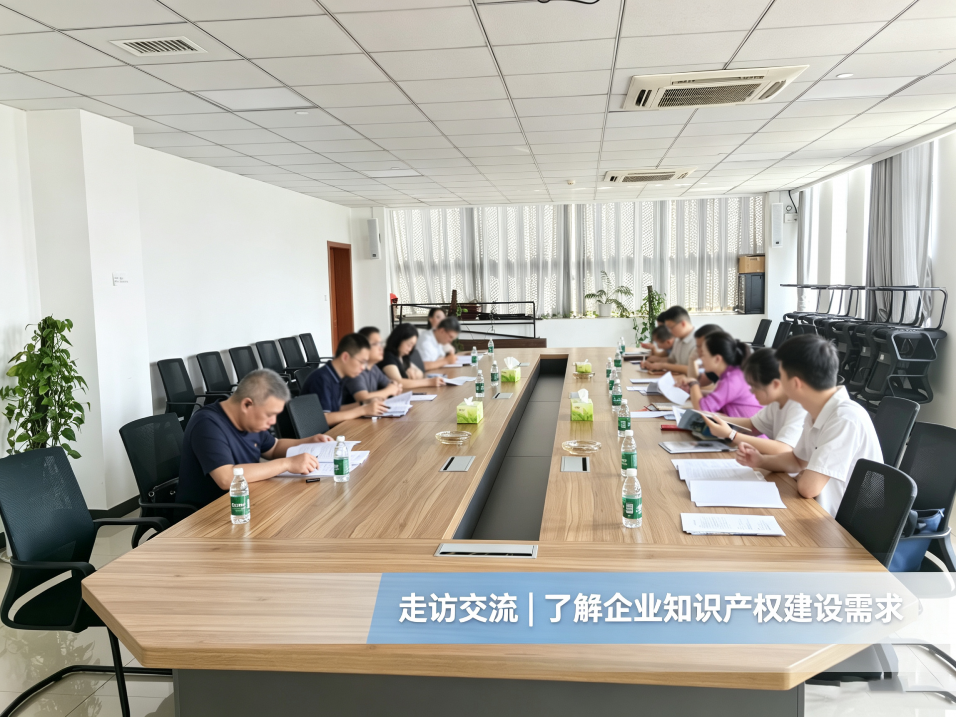 知识产权公司董事长陪同走访企业宣传点 (1).jpeg